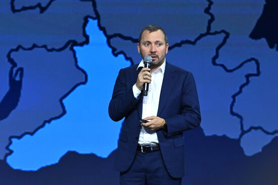 Международная выставка-форум "Россия"
Дальний Восток и Арктика. День региона
Пленарная сессия "Роль Дальнего Востока в экономическом, социальном и геополитическом развитии России в ближайшие десятилетия", павильон №75
Александр Прыгунков, генеральный директор ООО "Самолет-регионы" Место: Россия, Москва. Автор: Максим Блинов/РИА Новости. Выставка "Россия". Дальний Восток и Арктика. День региона