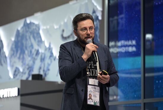 Международная выставка-форум "Россия"
Презентация Мурманской области, павильон №75
Александр Елисеев, руководитель комитета по туризму Мурманской области
Место: Россия, Москва. Автор: Владимир Астапкович/РИА Новости. Выставка "Россия". Презентации регионов