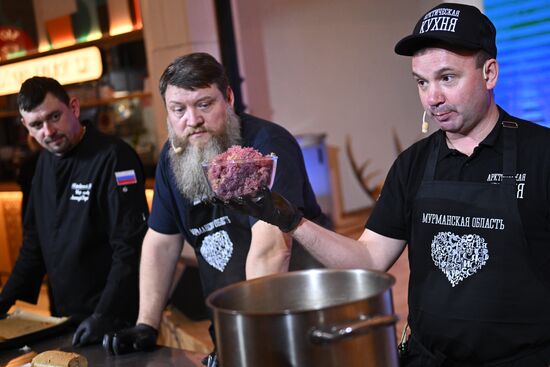 Международная выставка-форум "Россия"
Дальний Восток и Арктика. День региона
Кулинарный мастер-класс от рестораторов Мурманской области, павильон К "Дом российской кухни" Место: Россия, Москва. Автор: Кирилл Зыков/РИА Новости. Выставка "Россия". Дальний Восток и Арктика. День региона