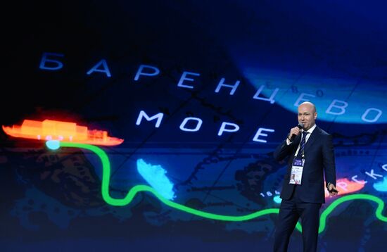 Международная выставка-форум "Россия"
Дальний Восток и Арктика. День региона
Пленарная сессия "Роль Дальнего Востока в экономическом, социальном и геополитическом развитии России в ближайшие десятилетия", павильон №75
Рустам Романенков, заместитель генерального директора – статс-секретарь центра "Арктические инициативы" Место: Россия, Москва. Автор: Максим Блинов/РИА Новости. Выставка "Россия". Дальний Восток и Арктика. День региона