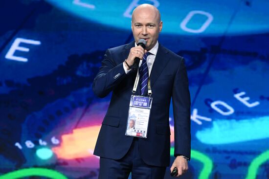 Международная выставка-форум "Россия"
Дальний Восток и Арктика. День региона
Пленарная сессия "Роль Дальнего Востока в экономическом, социальном и геополитическом развитии России в ближайшие десятилетия", павильон №75
Рустам Романенков, заместитель генерального директора – статс-секретарь центра "Арктические инициативы" Место: Россия, Москва. Автор: Максим Блинов/РИА Новости. Выставка "Россия". Дальний Восток и Арктика. День региона