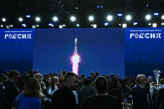 Международная выставка-форум "Россия"
Дальний Восток и Арктика. День региона
Пленарная сессия "Роль Дальнего Востока в экономическом, социальном и геополитическом развитии России в ближайшие десятилетия", павильон №75 Место: Россия, Москва. Автор: Максим Блинов/РИА Новости. Выставка "Россия". Дальний Восток и Арктика. День региона