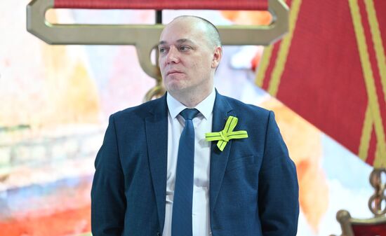 Международная выставка-форум "Россия"
Открытие героической недели на стенде Санкт-Петербурга, павильон №75 (зал В, стенд Санкт-Петербурга)
Творческая встреча с создателем мультика-комикса о блокаде "Судьба Володи Турбина", показ мультфильма
Олесь Балабкин, Генеральный директор ООО "Информационные Образовательные Системы" Место: Россия, Москва. Автор: Кристина Кормилицына/РИА Новости. Выставка "Россия". Открытие героической недели на стенде Санкт-Петербурга