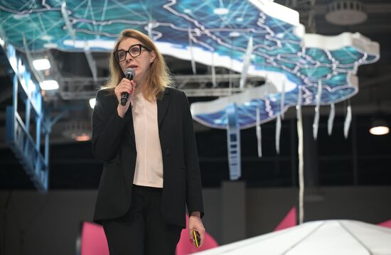 Международная выставка-форум "Россия"
Презентация Туристического потенциала Чукотского автономного округа, павильон №75
Юлия Бойкова, помощник губернатора Чукотского автономного округа
Место: Россия, Москва. Автор: Владимир Астапкович/РИА Новости. Выставка "Россия". Презентации регионов