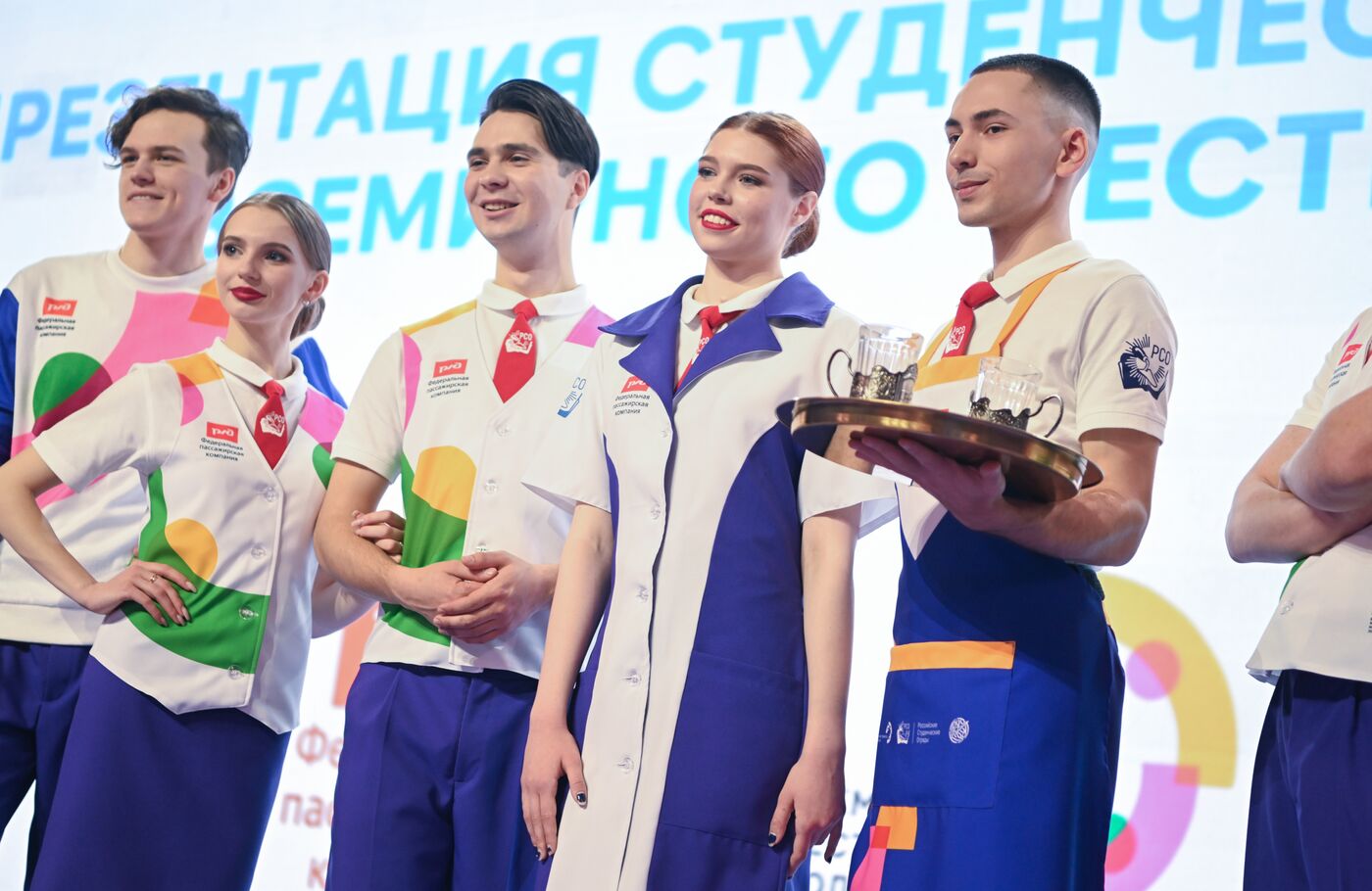 Выставка "Россия". Презентация формы на Всемирный фестиваль молодежи