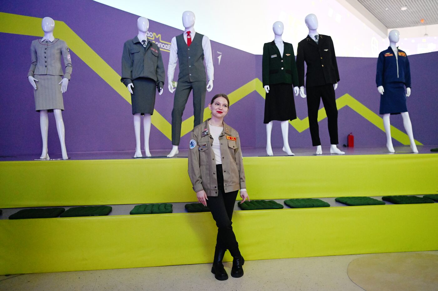 Выставка "Россия". Презентация формы на Всемирный фестиваль молодежи