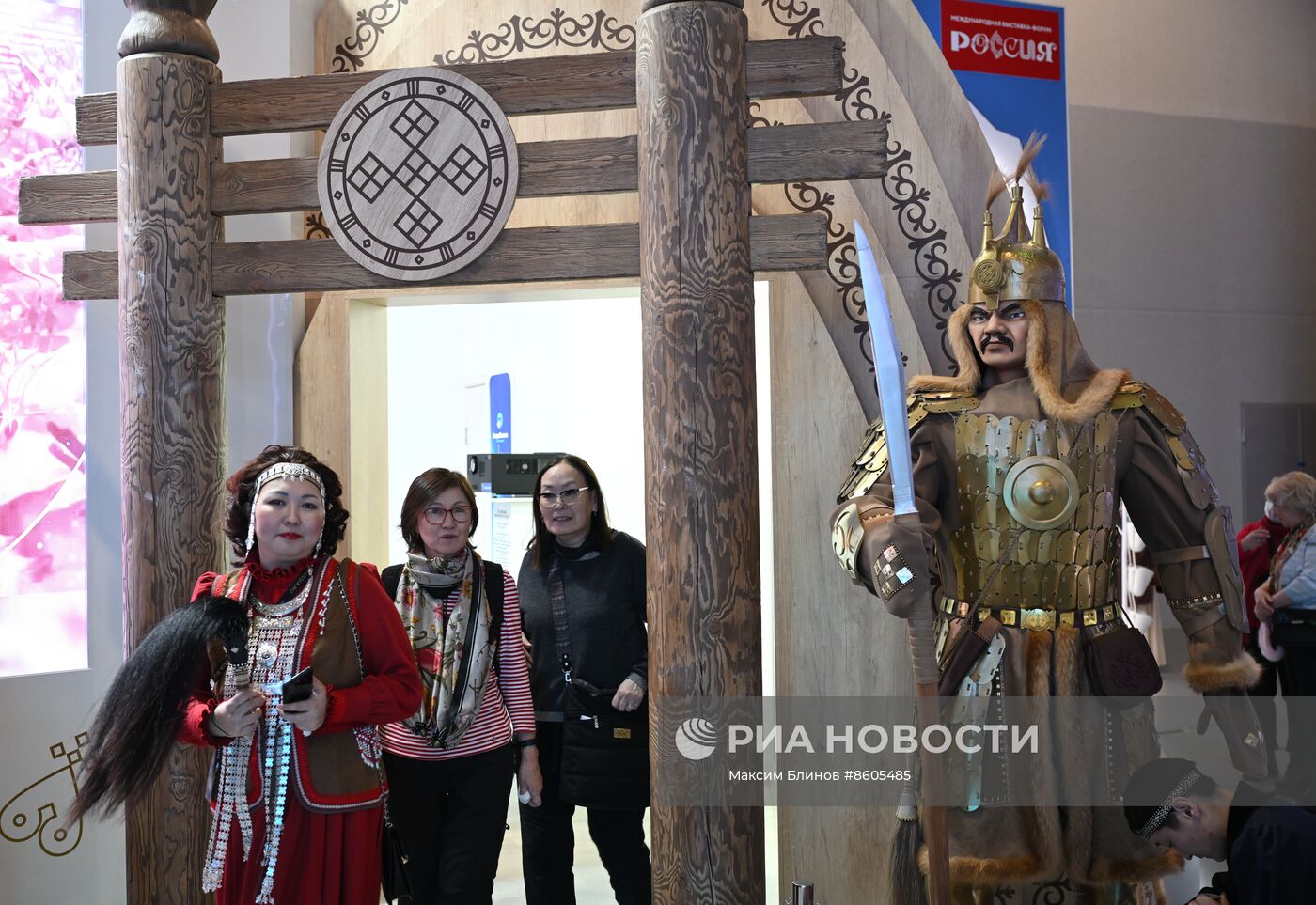 Работа выставки "Россия"
