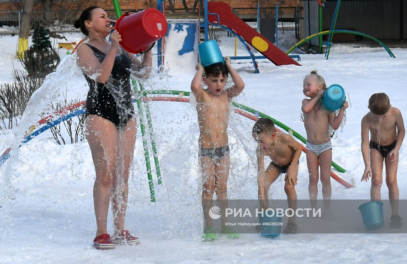 Зимнее закаливание детей в детском саду Красноярска