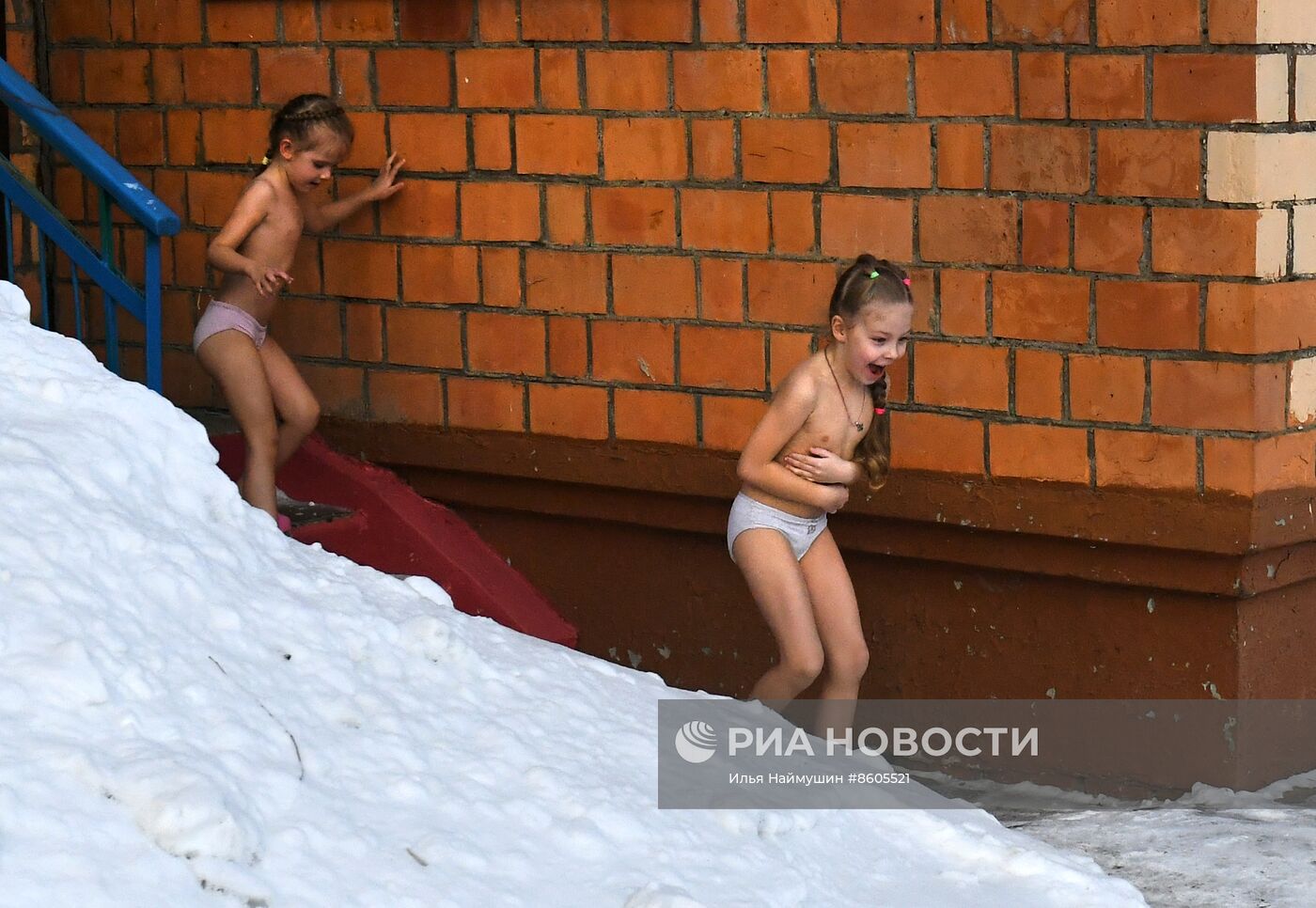 Зимнее закаливание детей в детском саду Красноярска