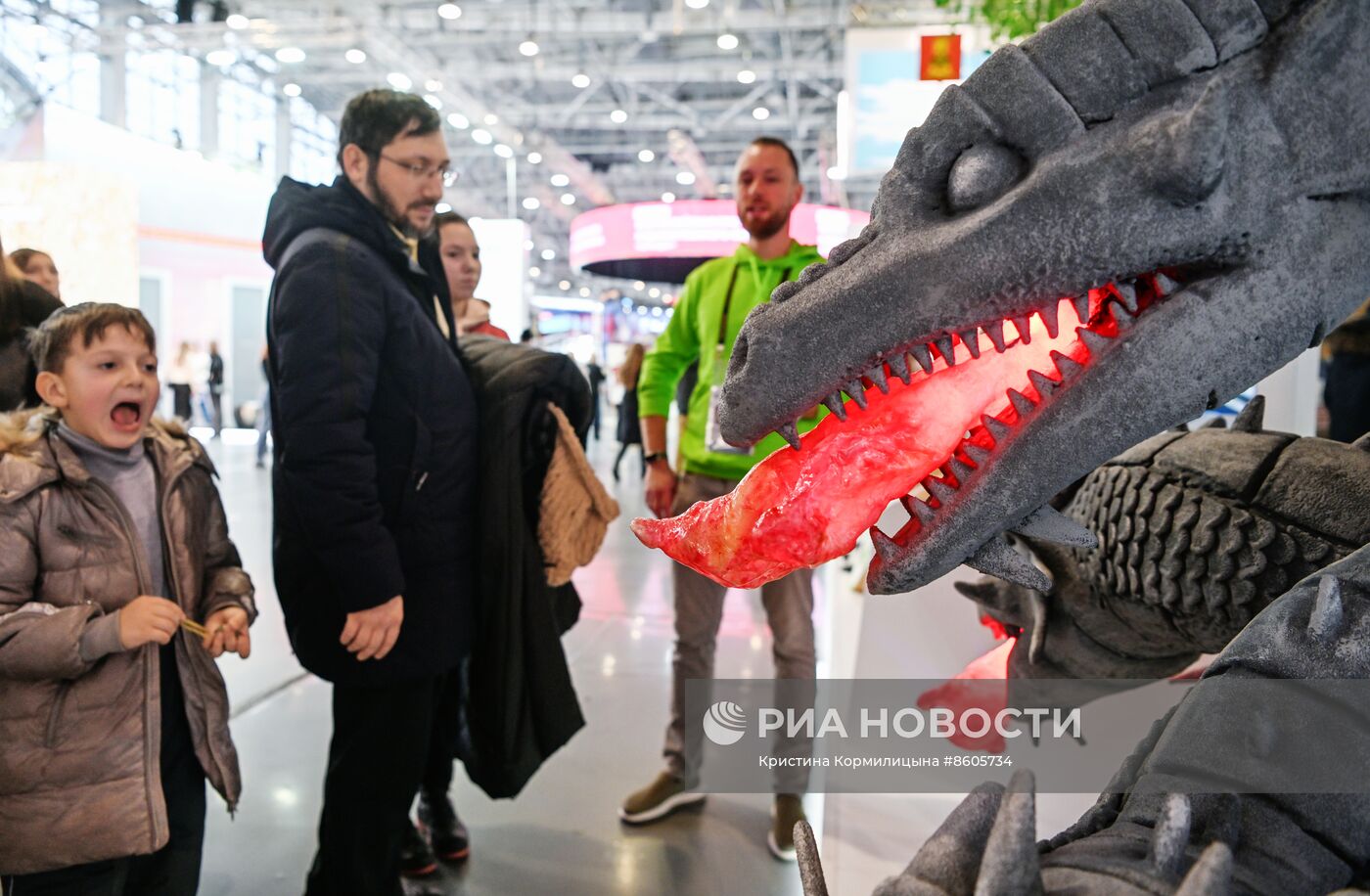 Работа выставки "Россия"