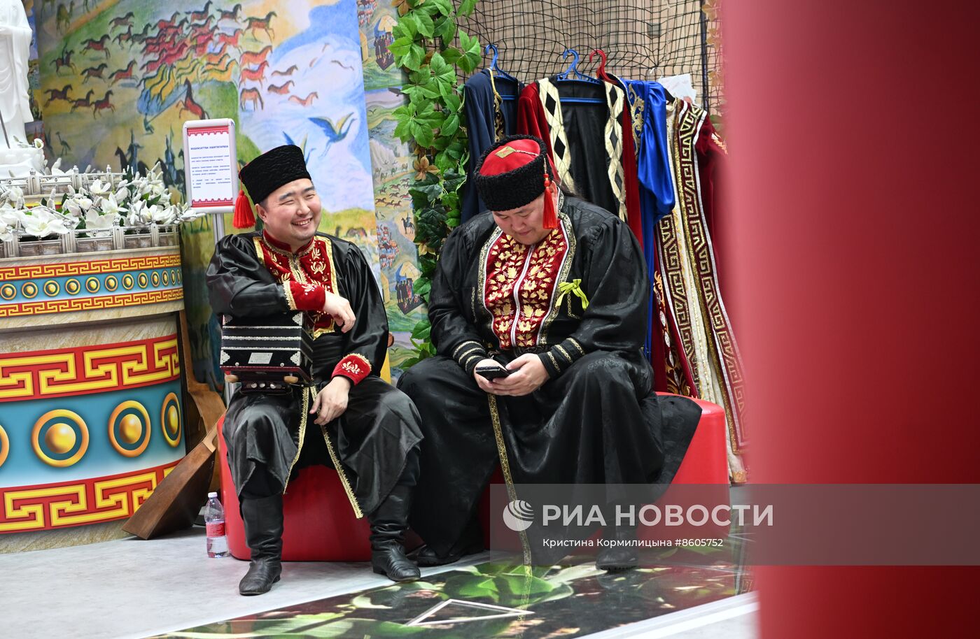 Работа выставки "Россия"