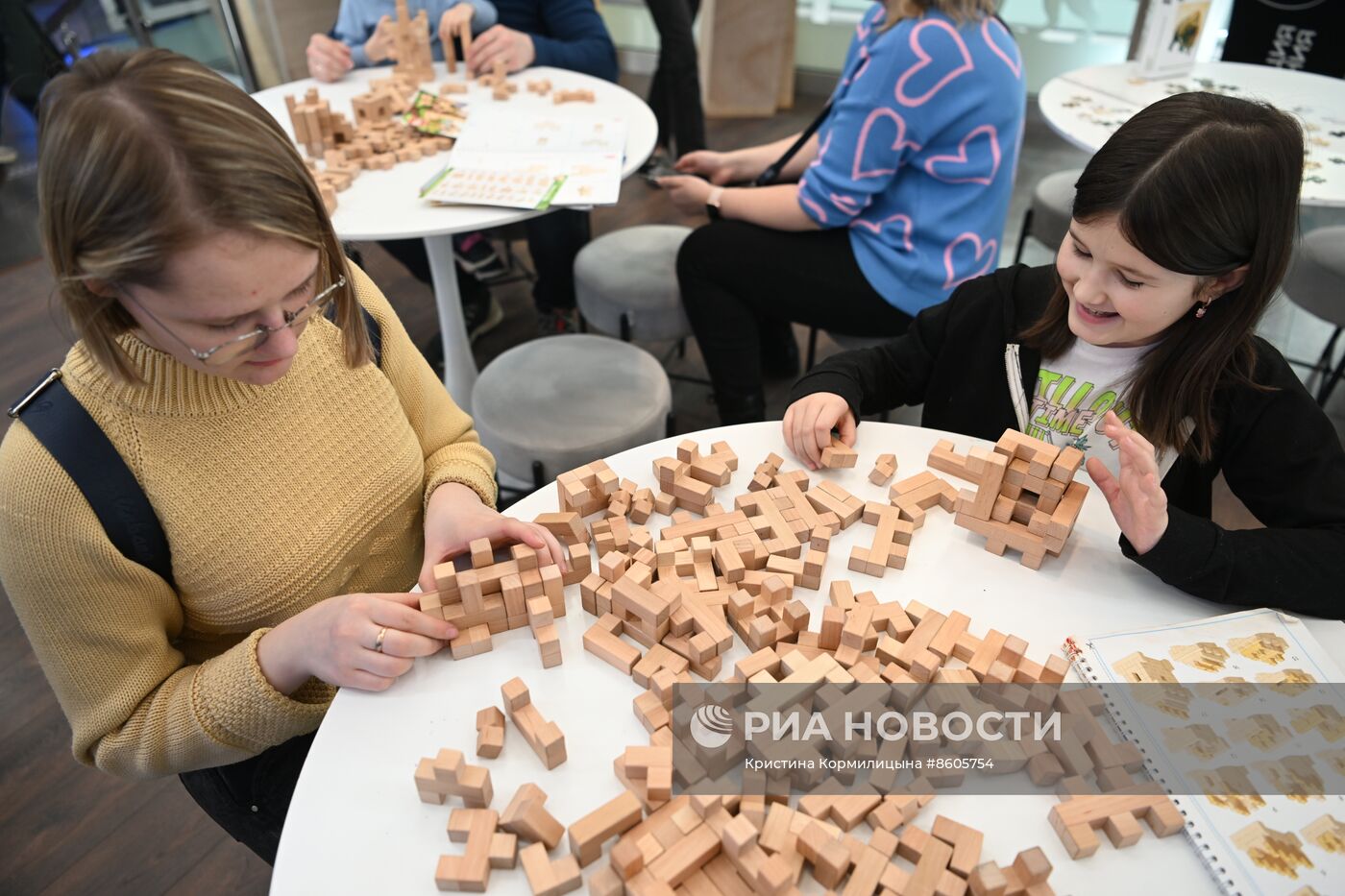 Работа выставки "Россия"