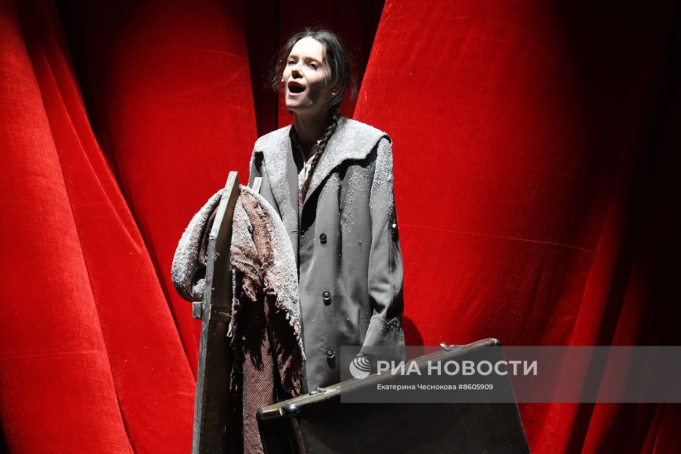 Спектакль "Весёлые ребята" в театре на Таганке 