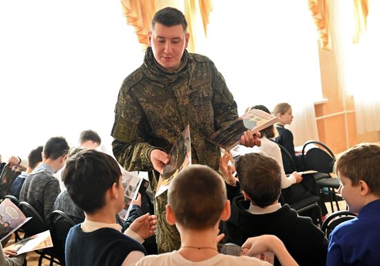 Занятия по правилам безопасности для школьников Луганска