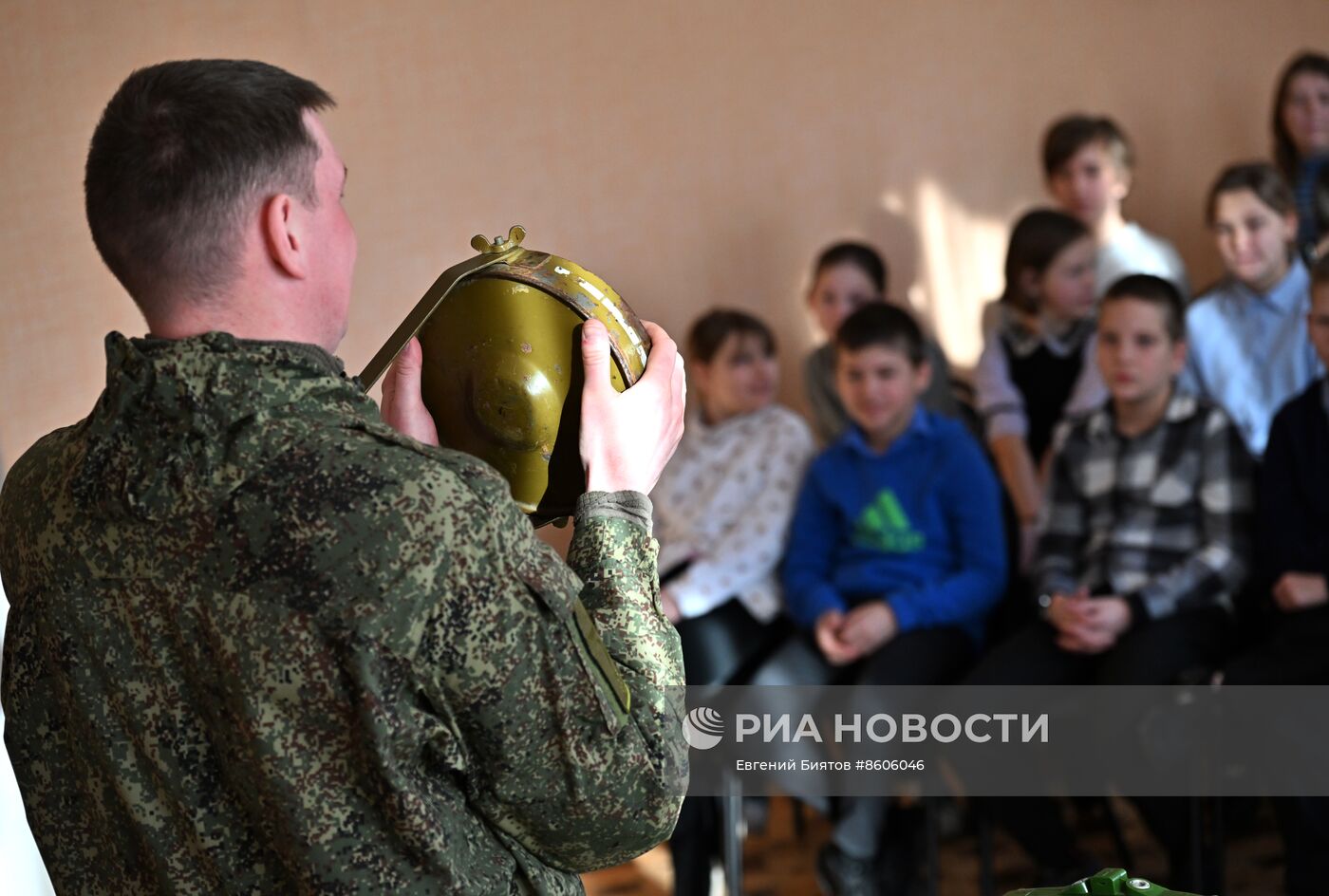 Занятия по правилам безопасности для школьников Луганска