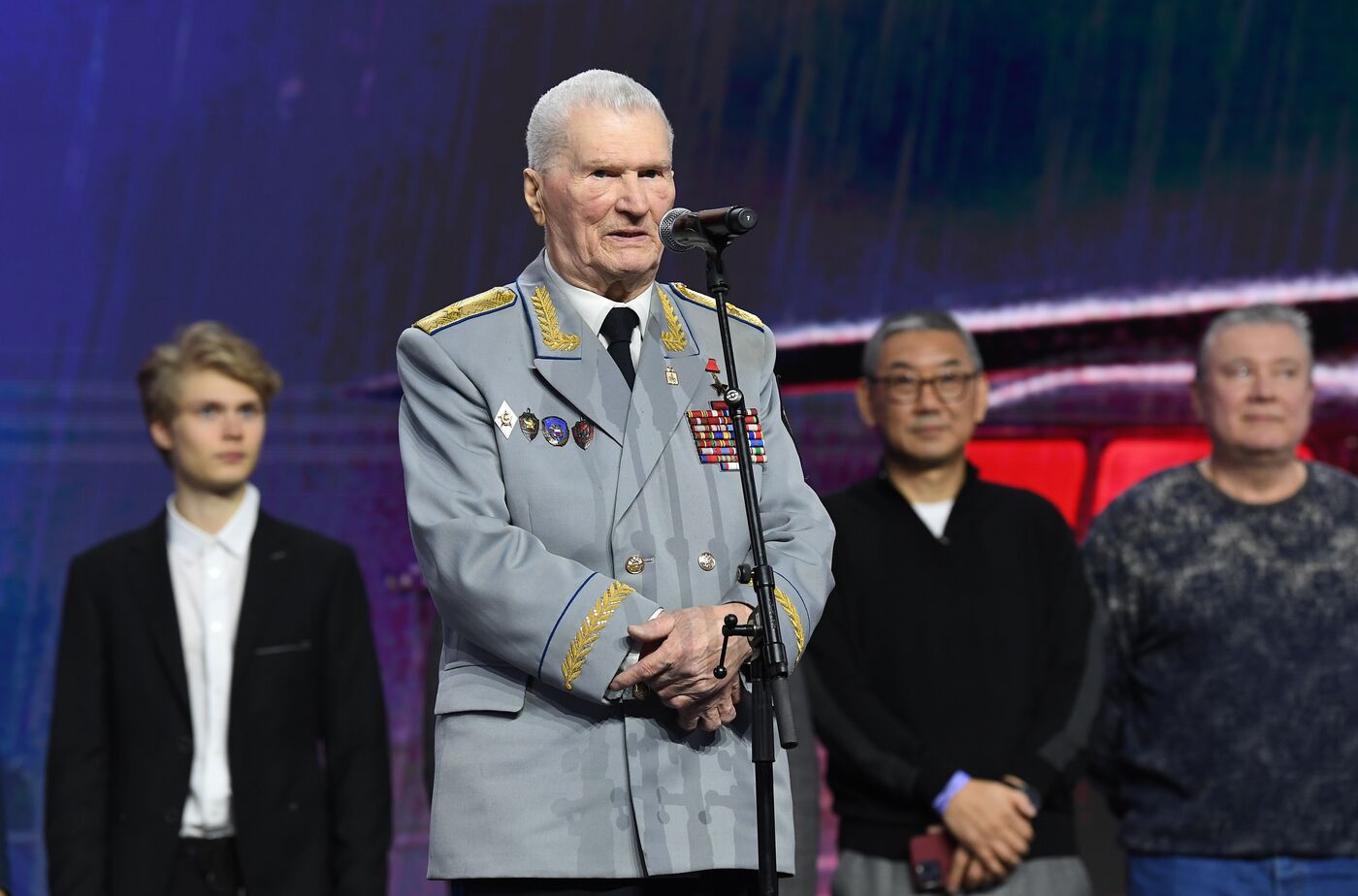 Выставка "Россия". Всероссийская премьера художественного фильма "Командир"