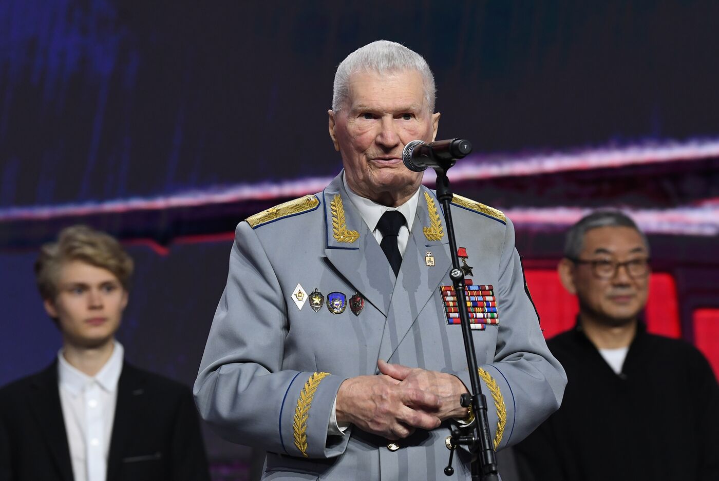 Выставка "Россия". Всероссийская премьера художественного фильма "Командир"