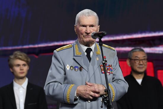 Выставка "Россия". Всероссийская премьера художественного фильма "Командир"