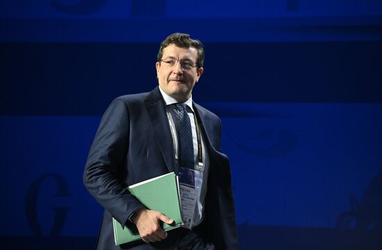 Выставка "Россия". Пленарная сессия "Инвестиции в экологию - инвестиции в будущее"