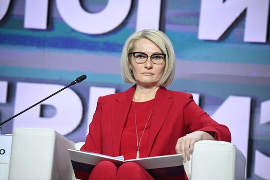 Выставка "Россия". Пленарная сессия "Инвестиции в экологию - инвестиции в будущее"