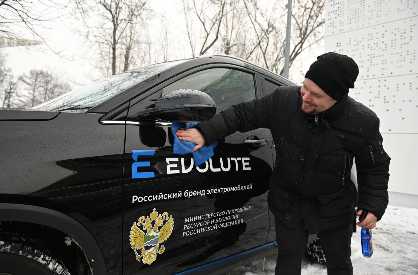 Выставка "Россия". Презентация экологичных автомобилей завода Evolute