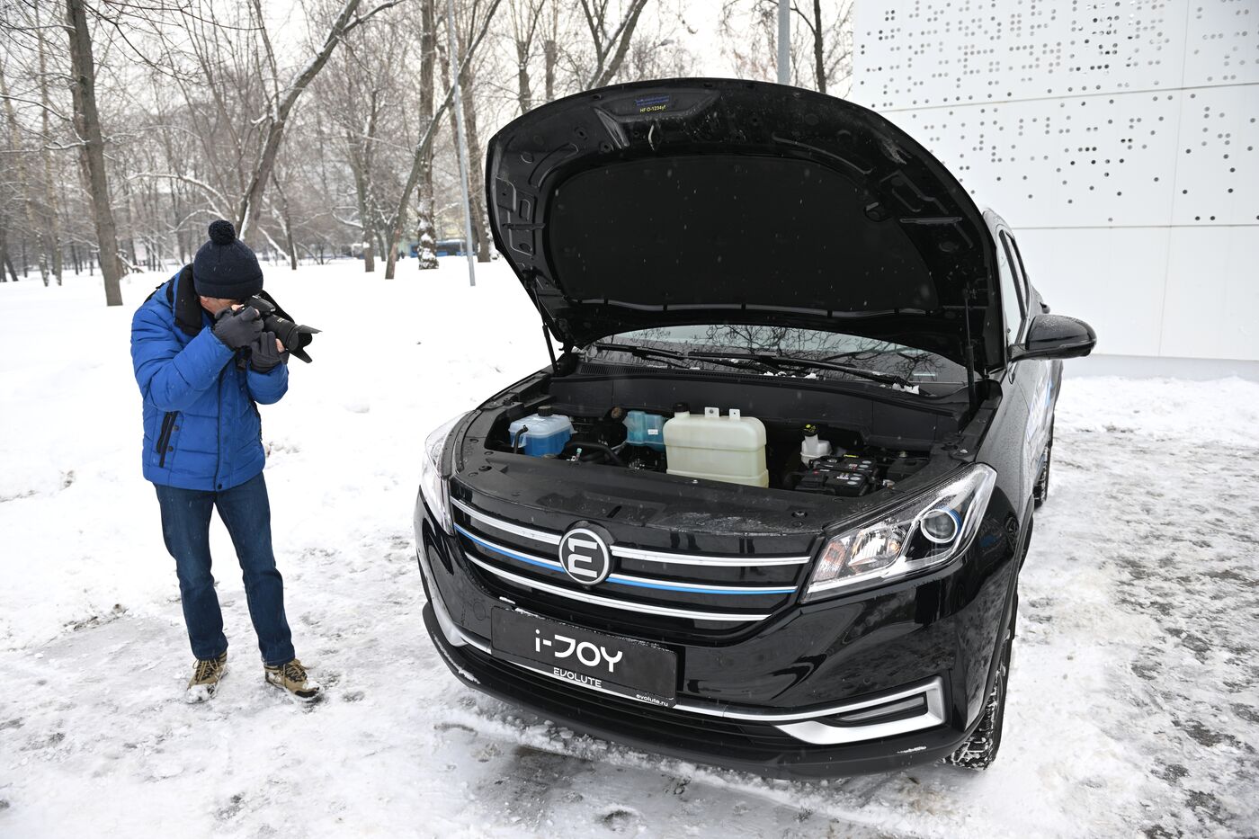 Выставка "Россия". Презентация экологичных автомобилей завода Evolute