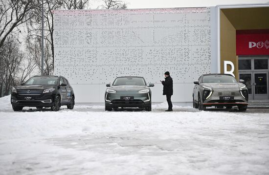 Международная выставка-форум "Россия"
Презентация экологичных автомобилей завода Evolute
Место: Россия, Москва. Автор: Кирилл Зыков/РИА Новости. Выставка "Россия". Презентация экологичных автомобилей завода Evolute
