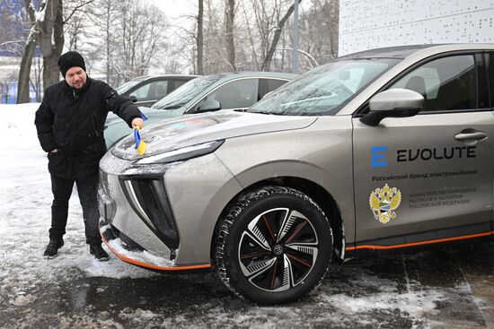 Международная выставка-форум "Россия"
Презентация экологичных автомобилей завода Evolute
Место: Россия, Москва. Автор: Кирилл Зыков/РИА Новости. Выставка "Россия". Презентация экологичных автомобилей завода Evolute