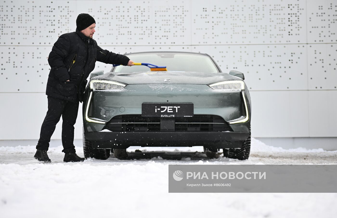 Выставка "Россия". Презентация экологичных автомобилей завода Evolute