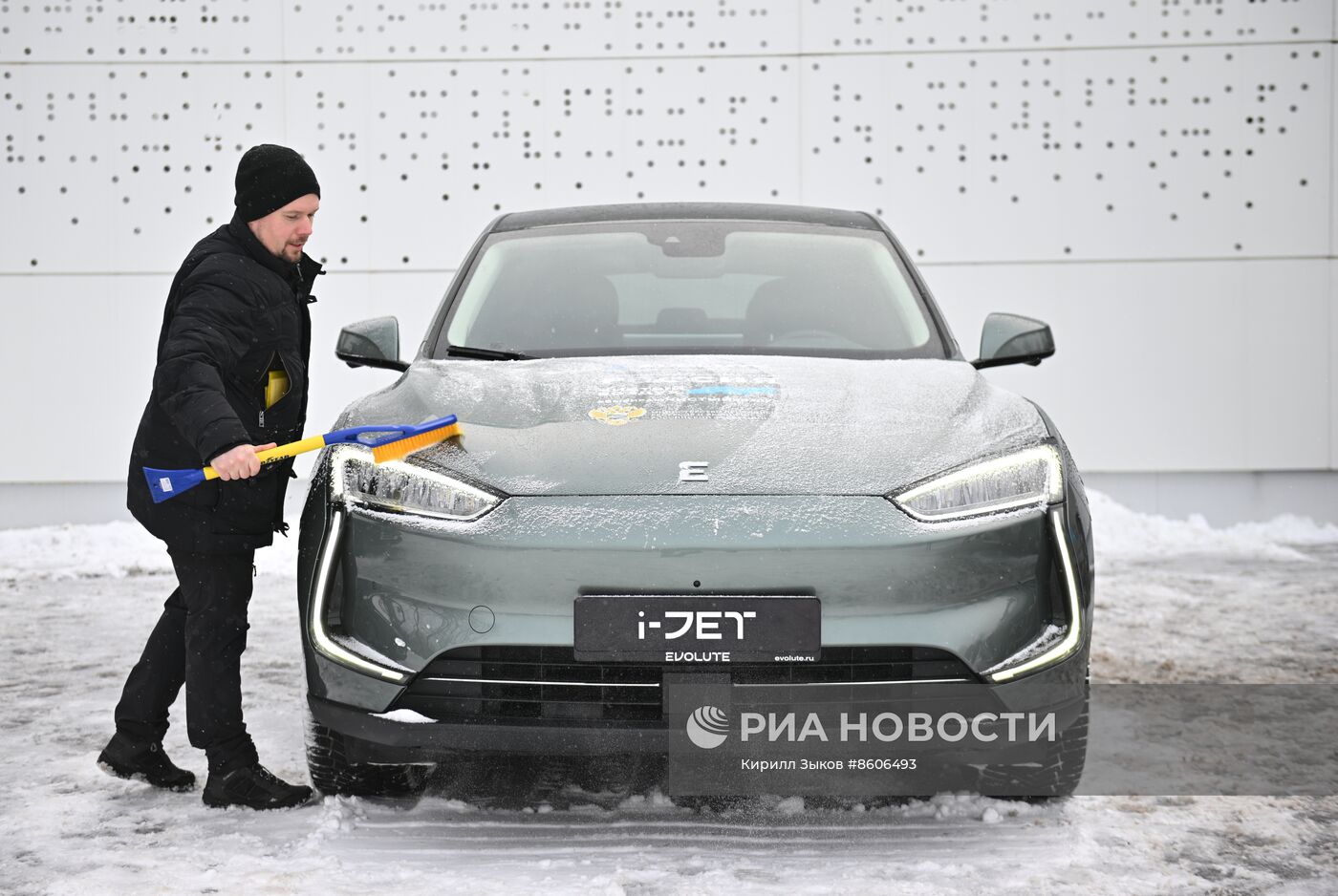 Выставка "Россия". Презентация экологичных автомобилей завода Evolute