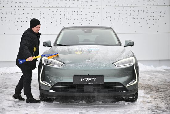 Международная выставка-форум "Россия"
Презентация экологичных автомобилей завода Evolute
Место: Россия, Москва. Автор: Кирилл Зыков/РИА Новости. Выставка "Россия". Презентация экологичных автомобилей завода Evolute