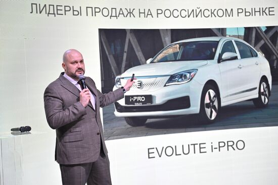 Выставка "Россия". Презентация экологичных автомобилей завода Evolute