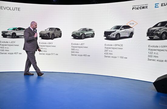 Международная выставка-форум "Россия"
Презентация экологичных автомобилей завода Evolute
Василий Чеботарев, руководитель специальных проектов Evolute
Место: Россия, Москва. Автор: Кирилл Зыков/РИА Новости. Выставка "Россия". Презентация экологичных автомобилей завода Evolute