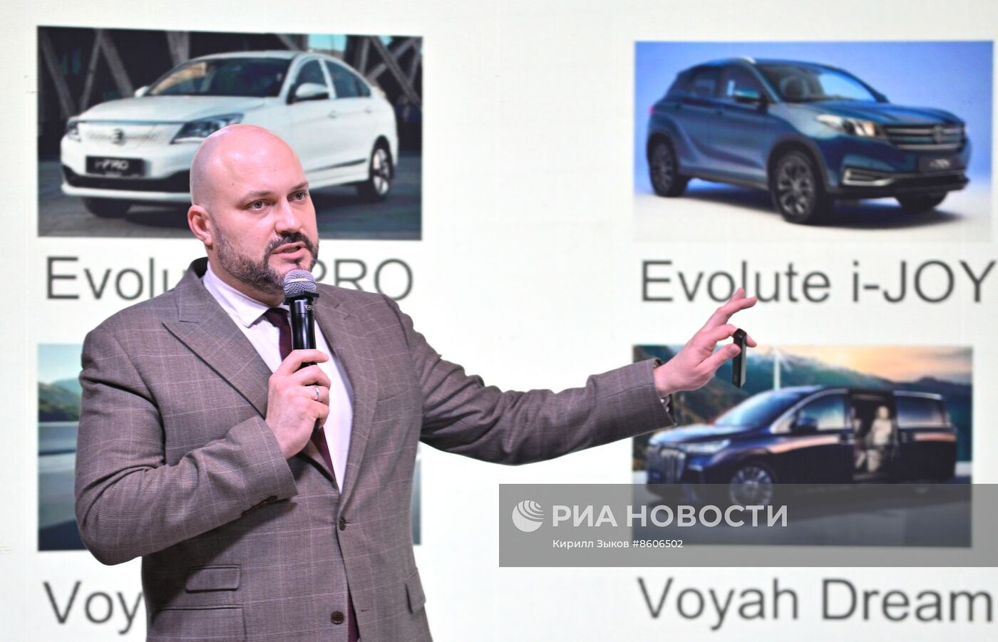 Выставка "Россия". Презентация экологичных автомобилей завода Evolute