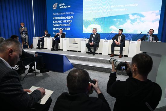 Выставка "Россия". Экспертная панель "Чистый воздух: баланс между экономикой и экологией"