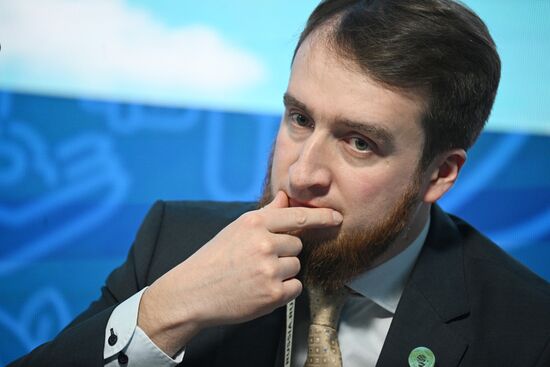 Выставка "Россия". Экспертная панель "Чистый воздух: баланс между экономикой и экологией"