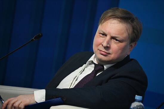 Выставка "Россия". Экспертная панель "Чистый воздух: баланс между экономикой и экологией"