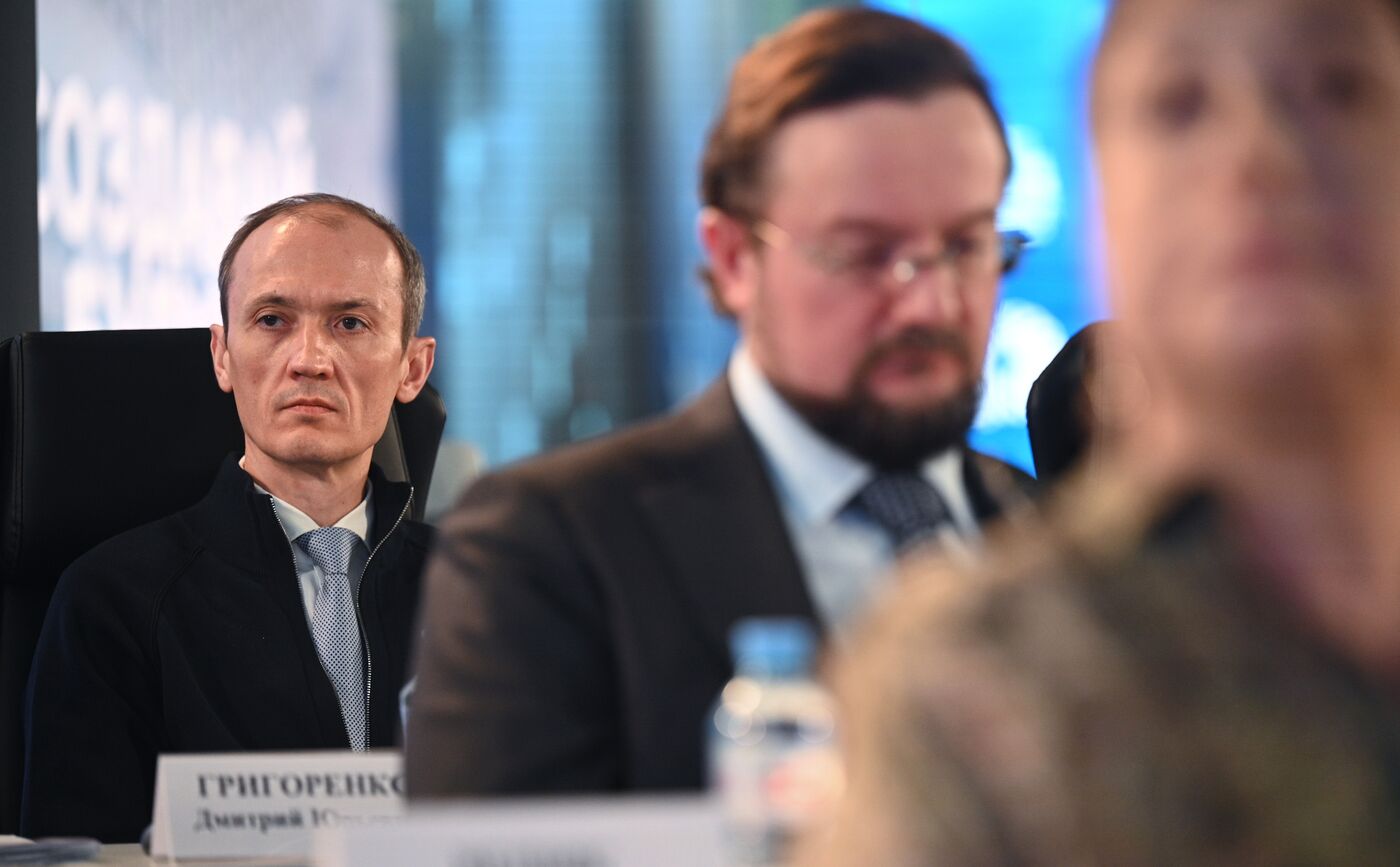 Выставка "Россия". Вице-премьер РФ  Д. Григоренко встретился с главами бизнес-сообществ