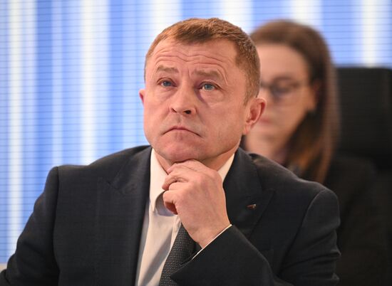 Выставка "Россия". Вице-премьер РФ  Д. Григоренко встретился с главами бизнес-сообществ