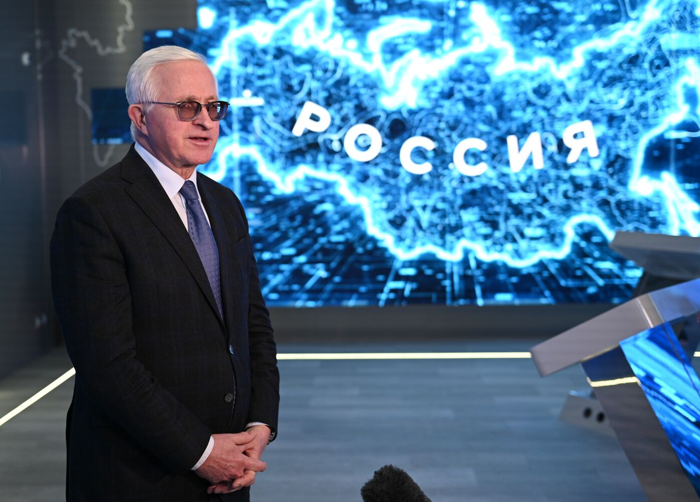 Выставка "Россия". Вице-премьер РФ  Д. Григоренко встретился с главами бизнес-сообществ