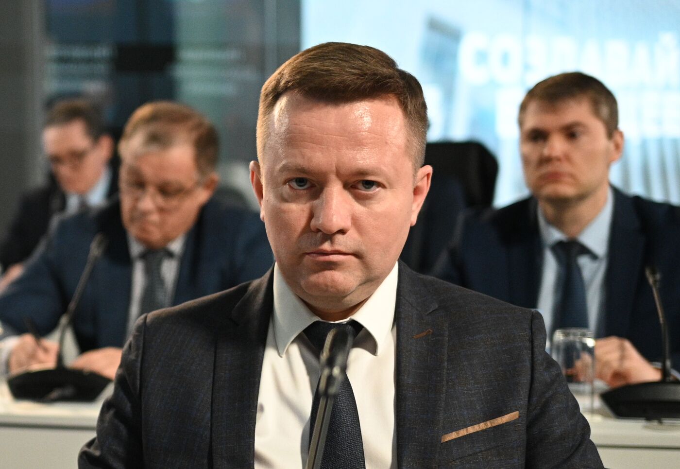 Выставка "Россия". Вице-премьер РФ  Д. Григоренко встретился с главами бизнес-сообществ