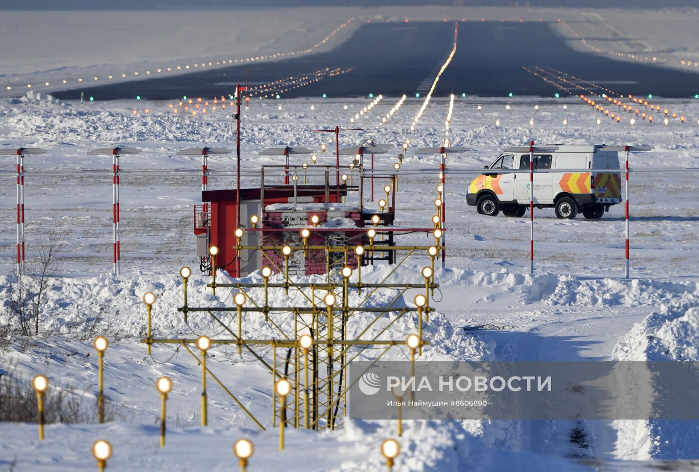 Самолеты в международном аэропорту Красноярска