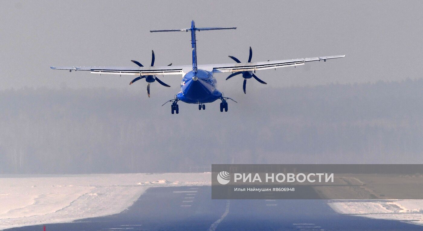 Самолеты в международном аэропорту Красноярска