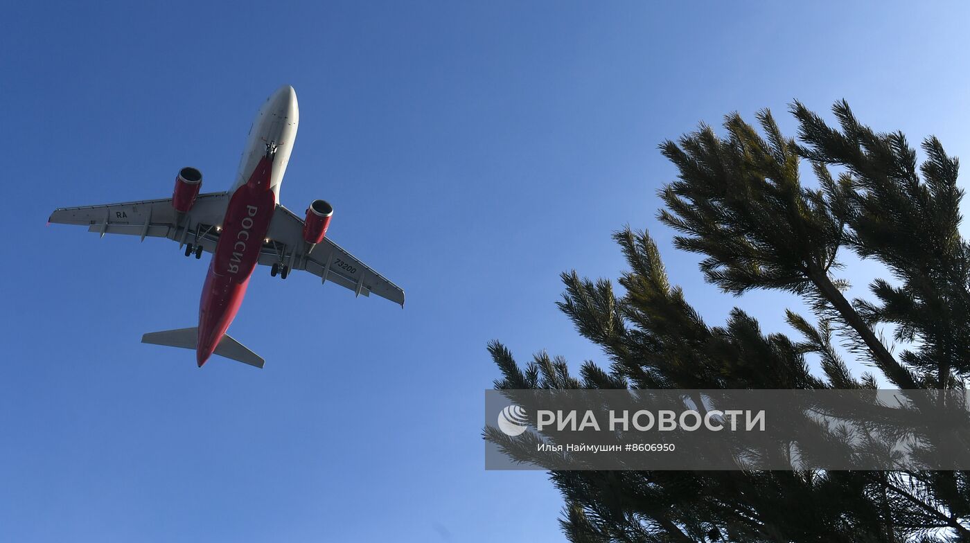 Самолеты в международном аэропорту Красноярска