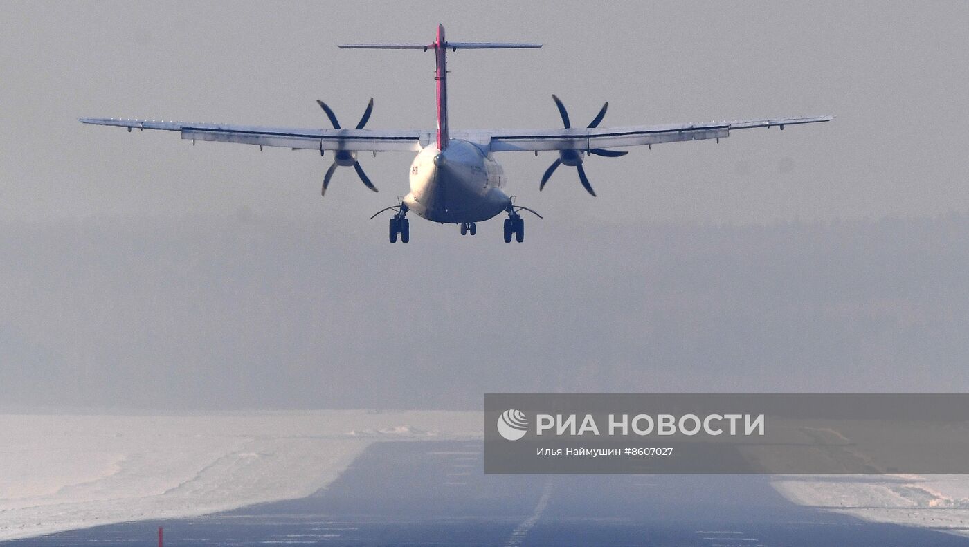 Самолеты в международном аэропорту Красноярска