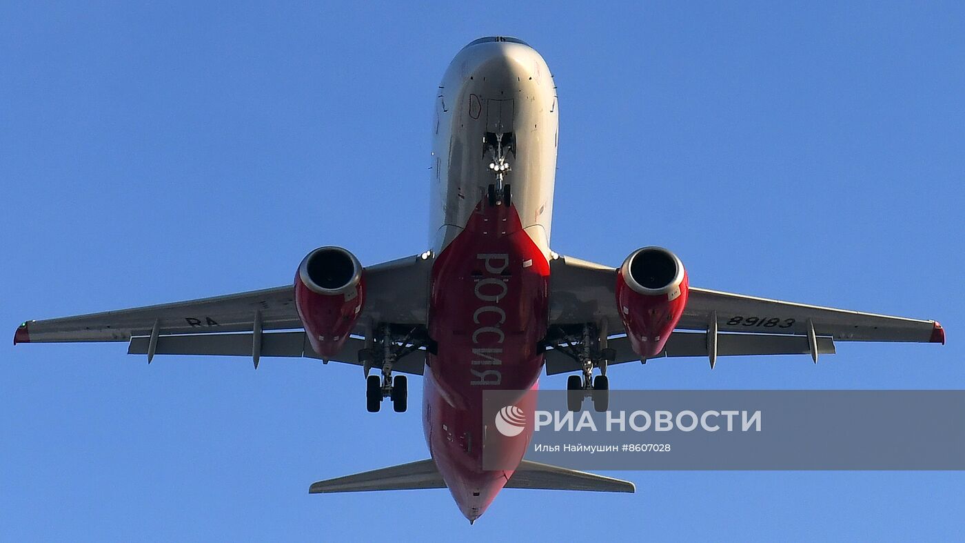 Самолеты в международном аэропорту Красноярска