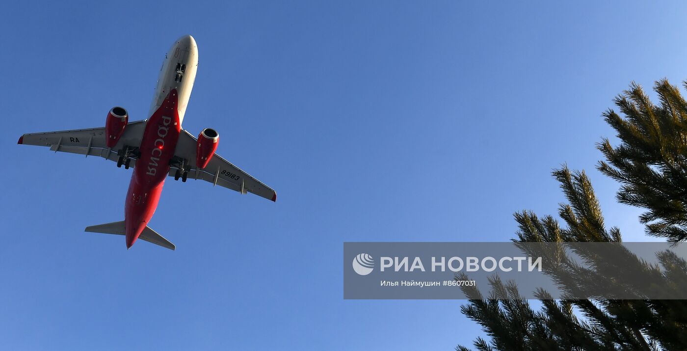 Самолеты в международном аэропорту Красноярска