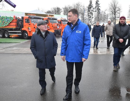 Выставка "Россия". Осмотр экспозиции техники ЖКХ