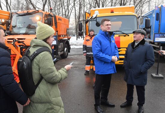 Выставка "Россия". Осмотр экспозиции техники ЖКХ