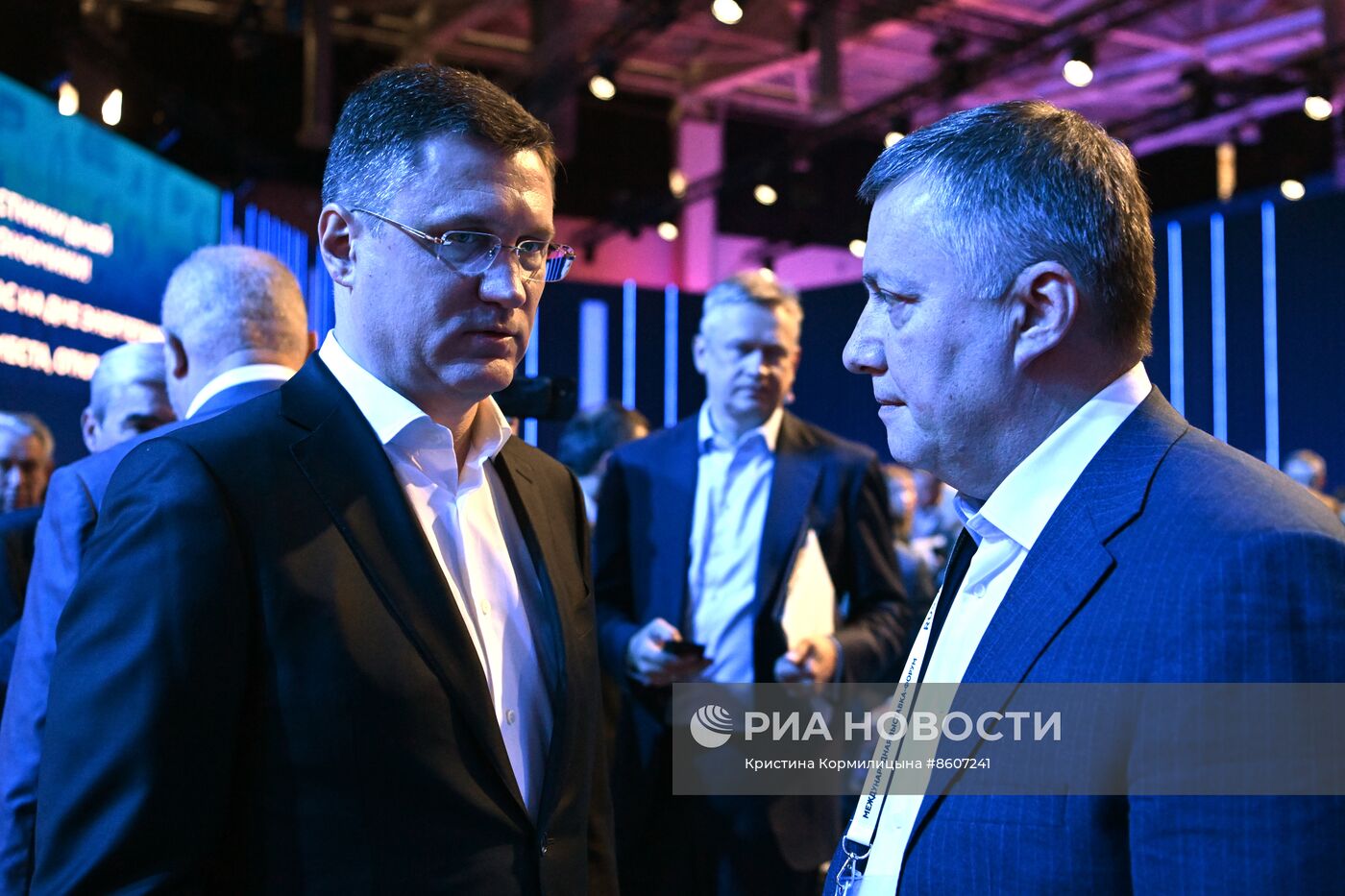 Выставка "Россия". Пленарная сессия "ТЭК России: новые возможности для развития"